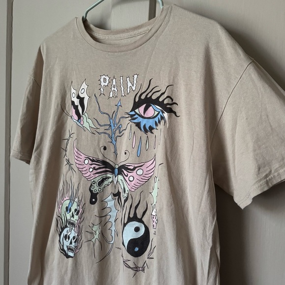 Teen Hearts Graphic T-Shirt - Picture 2 of 4